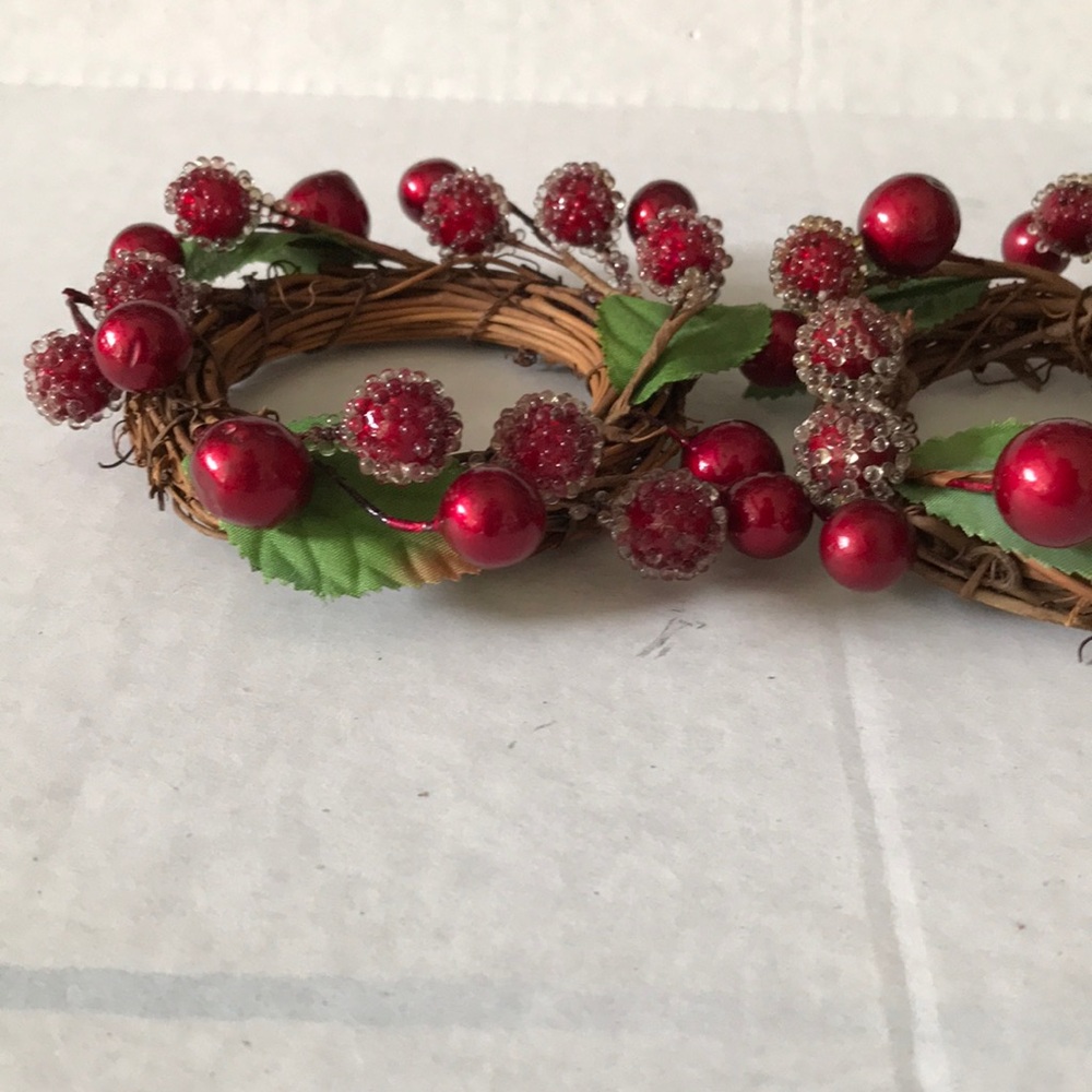 Festive Red Berry Rings - Picture 7 of 11
